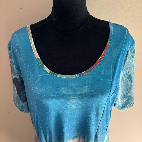 🌸 Floral Flowy Tunic with Pleating 🌸 - Picture 2 of 12